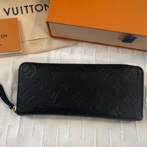 LOUIS VUITTON Zippy Wallet - Picture 1 of 8